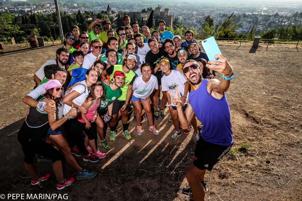alhambracultura's tweet photo. El mejor #selfie con @chemitamartinez en la #SillaDelMoro antes de empezar la ruta #TATconChema vía @pepemarinfoto http://t.co/TstKLOhcDs