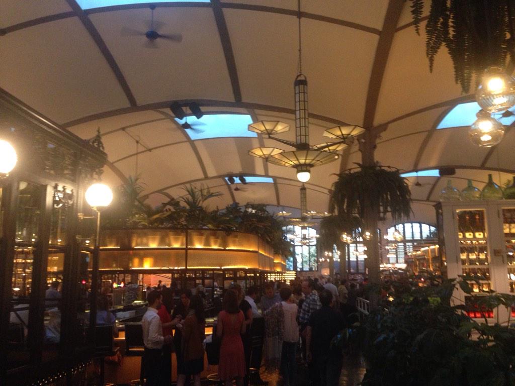 Cesar_Vargas's tweet photo. Alucinando con @ElNacional en Barcelona. Hosteleria del futuro. Gran concepto, brillante ejecución! http://t.co/qeJCU2MwAy