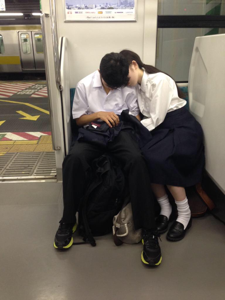 みゅに☝︎ふぁぼりつ魔 on X: @yuukamiya68 電車内での手コキ疑惑なんですがどう思いますか  http:t.coYT7GsfUkM2  X