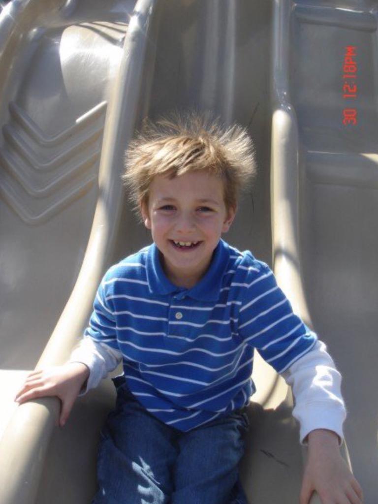 ATeamNamed's tweet photo. @huntergraham_3 allround player with a offensive touch but can play defence fact:he likes girls singing with his bird http://t.co/ZAPtdqHTF0