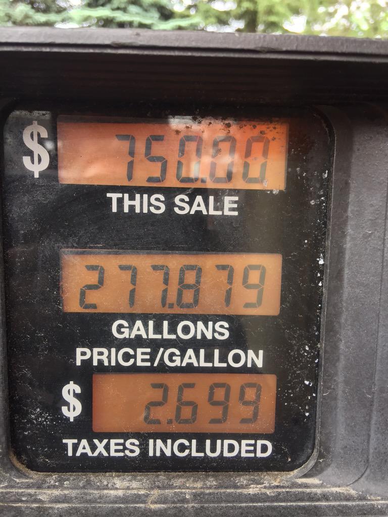 bigrigbook's tweet photo. After running out of fuel today, mobile repair started me up and did not charge me!  This fill up should last awhile. http://t.co/UwlLHYIHrm
