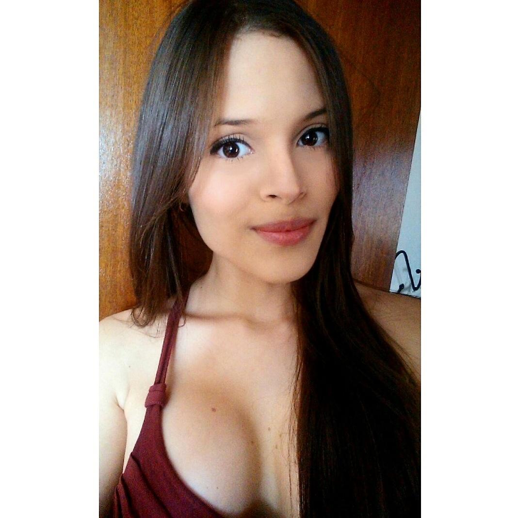 AdriBogarin's tweet photo. Feliz Tarde para Todos! #FlacaFeliz http://t.co/QiLXMz3RGT