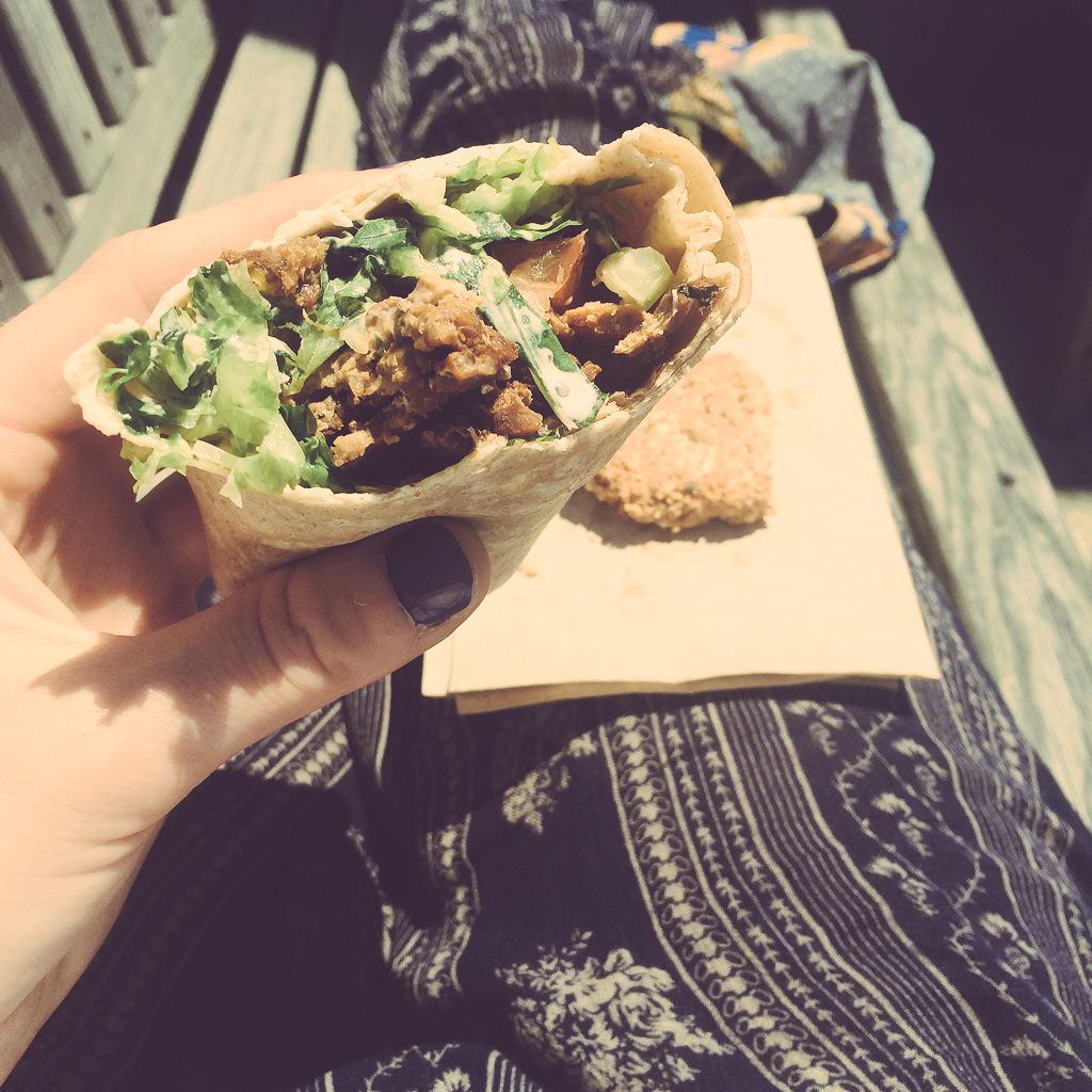 WakeUpColl's tweet photo. Two hours surfing perfect little olas followed by lavender cashew cookies and tempeh wraps in the sunshine ❤️🙏🌊 http://t.co/f1DA3dcTjy
