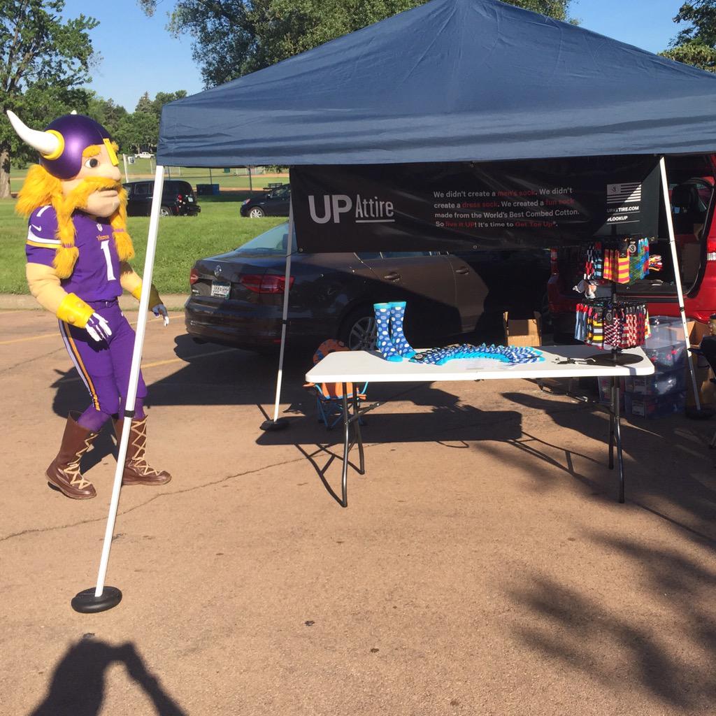 MiRoBotique's tweet photo. We had a blast at The 2015 Gridiron Gallop! Thanks to @chadgreenway52 &amp; the Lead The Way Foundation! http://t.co/a0Xir2wemG
