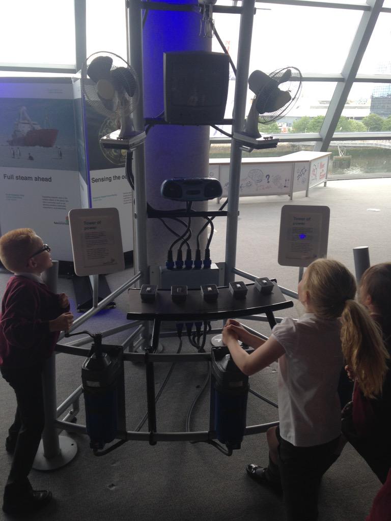 SacredHeartPrim's tweet photo. More science fun. ππ¬ #primarythree #adventures http://t.co/vuasyCfHQo