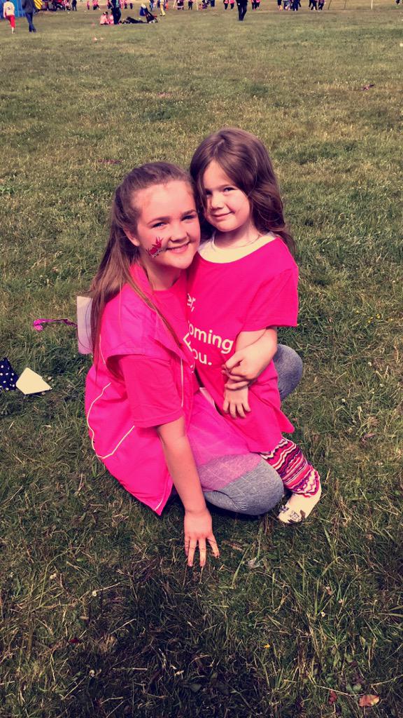 __bobbilea's tweet photo. My two bestmates❤️❤️❤️❤️ @charlene_doolan http://t.co/EIvR8fQKyh