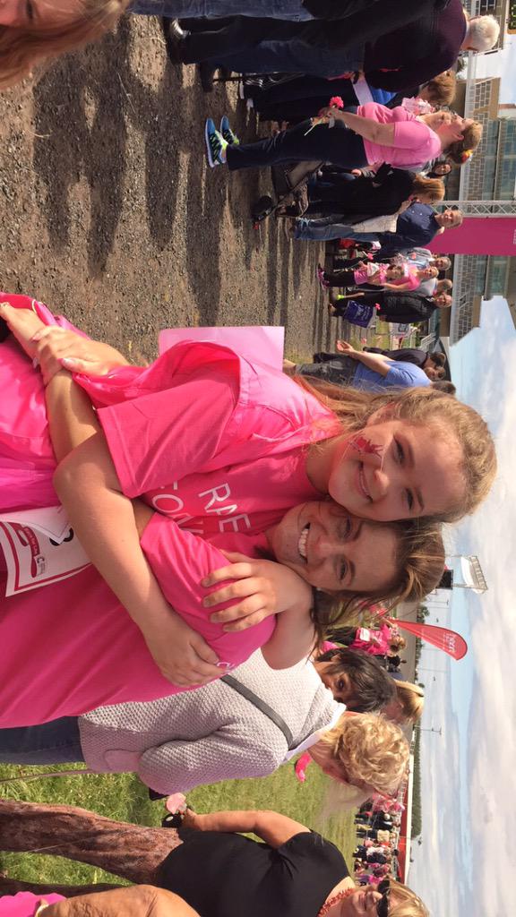 __bobbilea's tweet photo. My two bestmates❤️❤️❤️❤️ @charlene_doolan http://t.co/EIvR8fQKyh