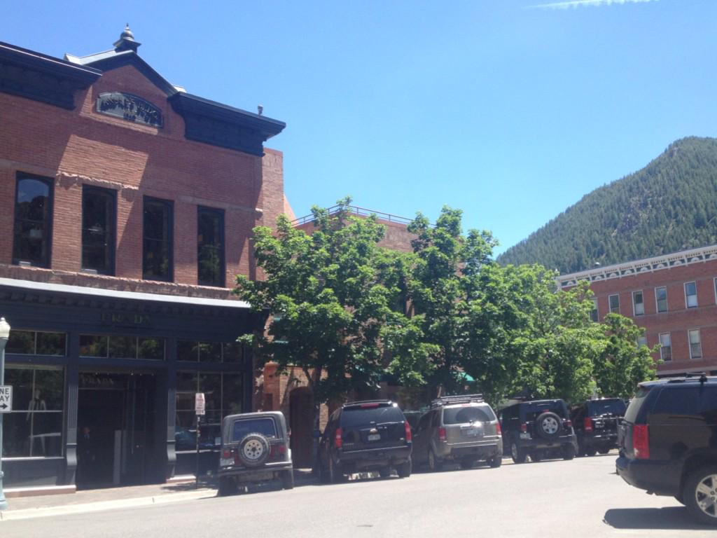 dillon_amy's tweet photo. This is thought to be the oldest standing building in Aspen- history is cool #CEIShowcase15 http://t.co/sE0rk3o1ZD
