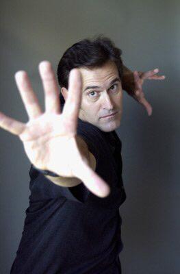    Happy bloody birthday Bruce Campbell! ¡Feliz cumpleaños Mr. ! 