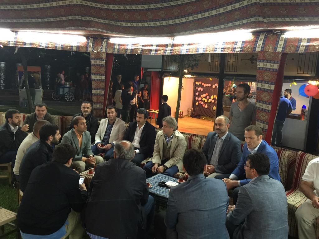 ilhanCabukol's tweet photo. Başkanımız @AhmetMisbah Demircan,Sutlüce sahilde Gençlerimizi kırmadı Periscope den canlı yayına bağlandı http://t.co/RtqrJ3T6gu