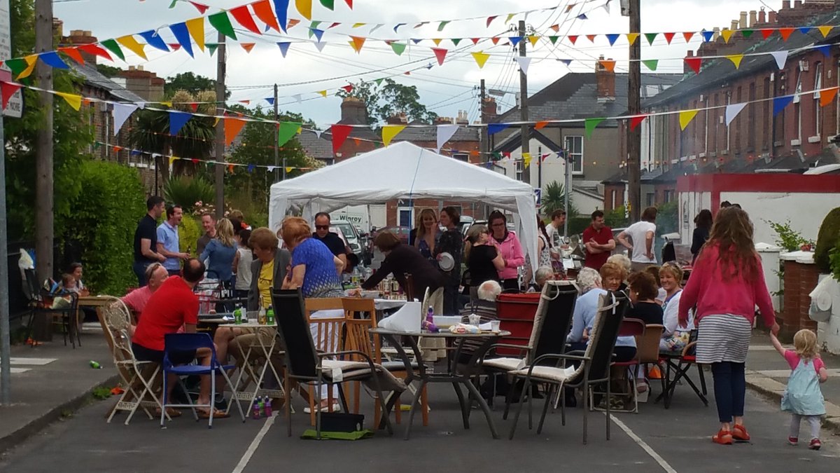 Rugbyroadfest's tweet photo. A fantastic day with fantastic neighbours. A big thank you to @SuperValuIRL @Milano_Ireland @RedmondsD6 #Community http://t.co/0qe845AVqZ