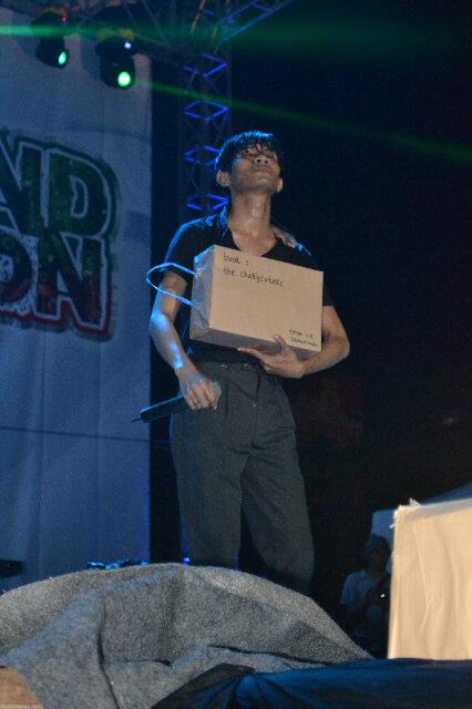 Trya_U2's tweet photo. ,,Masih ingat foto ini kah ak @tuantria ?? waktu @twitchangcuters manggung disamarinda 2 tahun lalu, hehe http://t.co/BxscssljH1