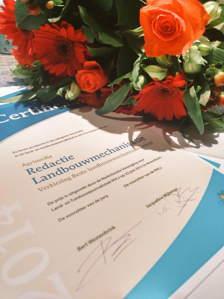 gjzevenbergen's tweet photo. Redactie LandbouwMechanisatie wint journalistiekprijs in categorie Innovatie met artikelenserie over Het Beste LMB. http://t.co/YlWSOHDGEw