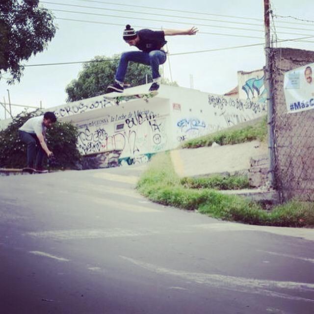 C1RCAMEXICO's tweet photo. @willyfigueroa01 con un FS Hell #c1rcamexico #committedtoskateboarding #skateboarding #skateboard #skate http://t.co/B9K4gLtUHS