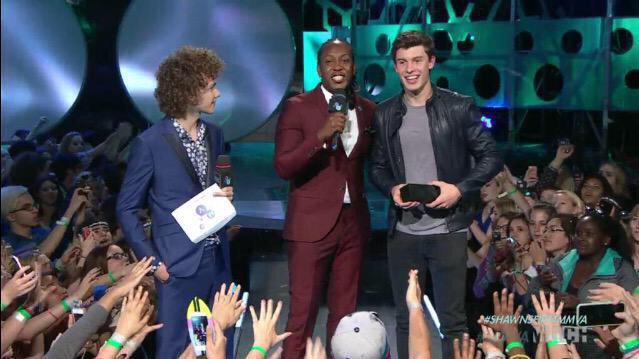 jetblackzaynx's tweet photo. I'm so proud of you @ShawnMendes !xx
#ShawnsFirstMMVA #CongratsShawn #MendesArmy #MendesArmyIsTheBestArmy http://t.co/okauHi2WCE