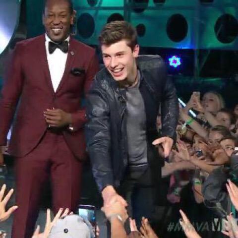 jetblackzaynx's tweet photo. I'm so proud of you @ShawnMendes !xx
#ShawnsFirstMMVA #CongratsShawn #MendesArmy #MendesArmyIsTheBestArmy http://t.co/okauHi2WCE
