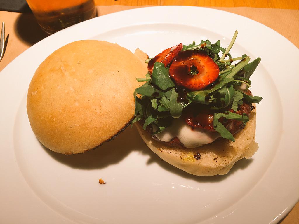 phernaiz20's tweet photo. @laburgbcn Sense paraules!! #RutaBurger amb @lisimc79 http://t.co/I8d5KzXaGk