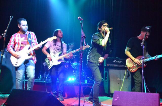 FundamentalZero's tweet photo. Léo Ramos do Supercombo tocando com a gente no Inferno Club em São Paulo foi foda! 💙 http://t.co/DpF7YEmRSC