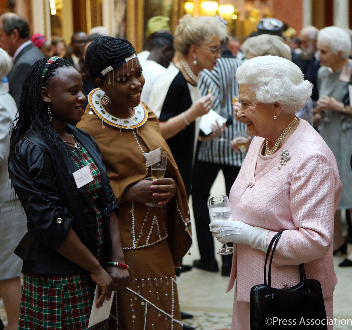 RoyalFamily's tweet photo. #TheSearchIsOn for next year's #QueensYoungLeaders - find out more: http://t.co/IqlsMQvcAg http://t.co/gOx0YgUKFg