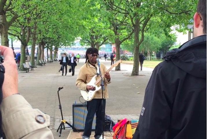 okayplayer's tweet photo. Watch @nilerodgers make a whopping $19 busking on the streets of London: http://t.co/umMVXFjLkN http://t.co/KDa4GAvt2r