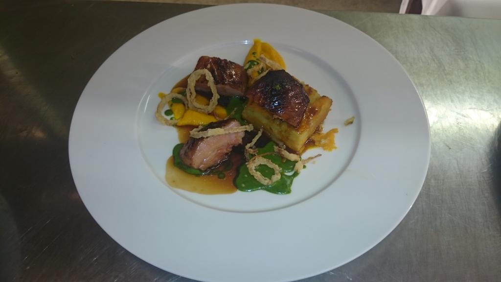 Tonight's special in <a href="/HayfieldManor/">Hayfield Manor Hotel</a> <a href="/PerrottsGarden/">PerrottsGardenBistro</a>  slow cooked <a href="/RosscarberyReci/">Avril Allshire-Howe</a> dry cured pigs cheek