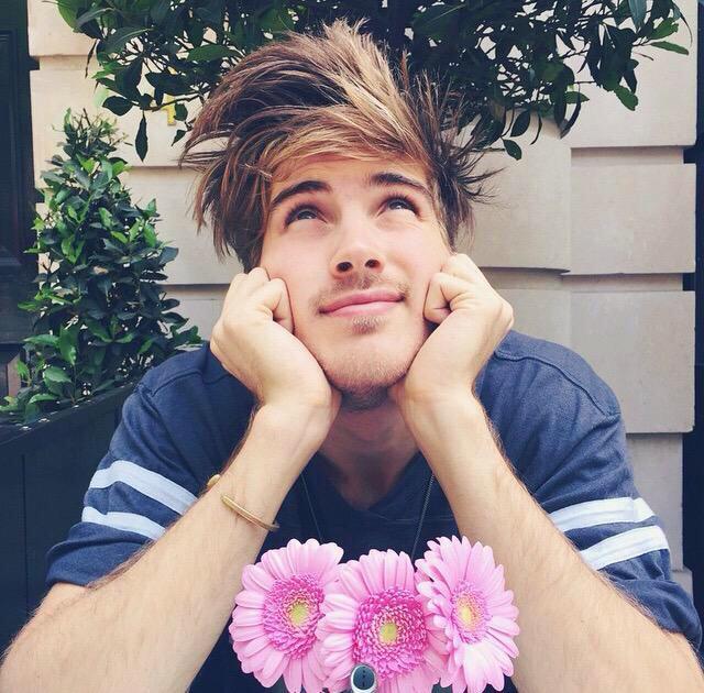 Americxna's tweet image. New acc not new to rp/fl #RT please