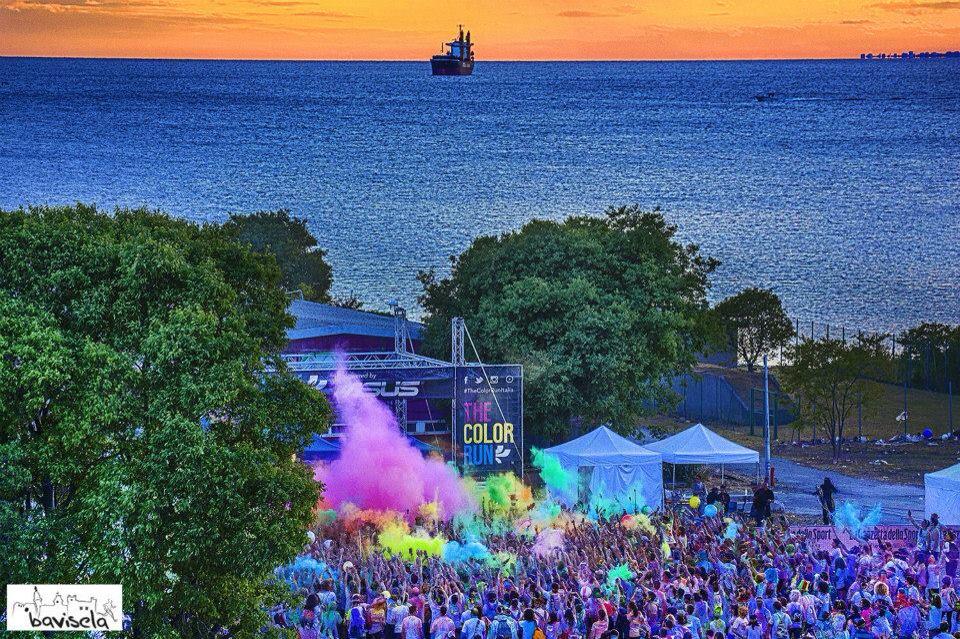 triestemarathon's tweet photo. #TheColorRunTrieste realizzata anche quest'anno con il supporto di #bavisela http://t.co/ksl6sQ3wfO