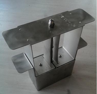 Hierbij een foto van de 2-Pots g-bloxx PottenPers. 
Afm. potjes: 7x7x8cm 100% Roestvast staal.
g-bloxx.nl