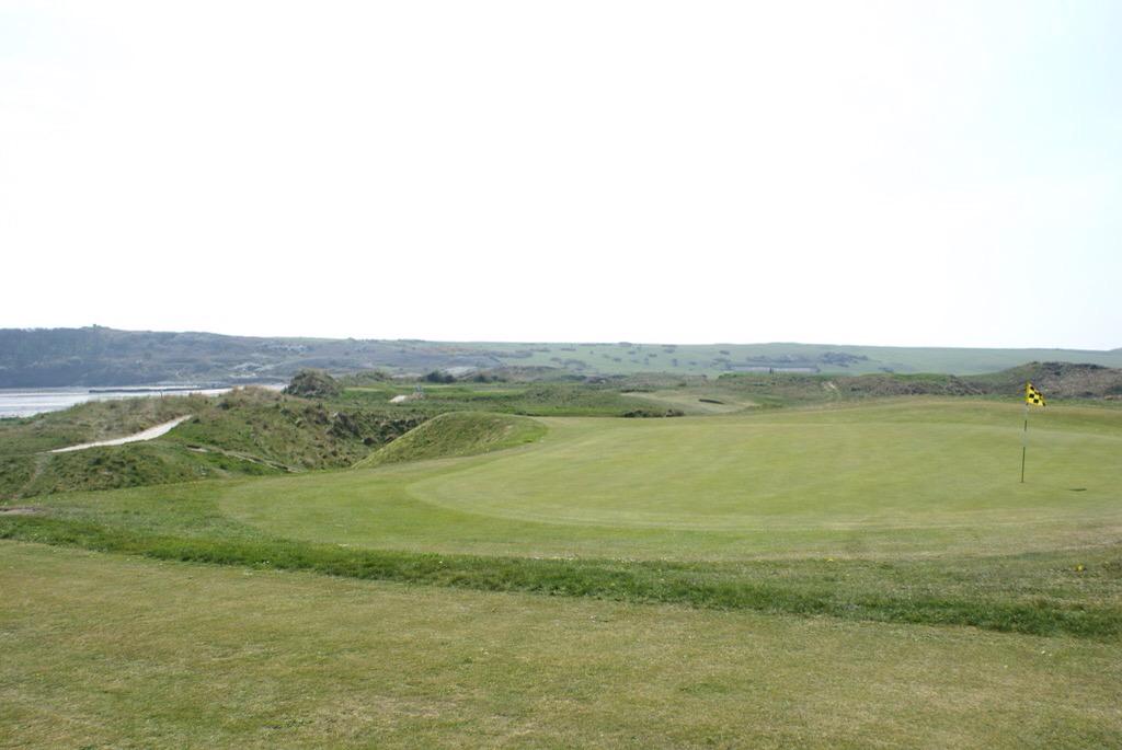 TenbyGolfClub's tweet photo. @WCA_Tenby_Rhys @GOLF_Empire Few more of the 12th #DontMissRight #linksgolfweek http://t.co/tZI2S2QqUY