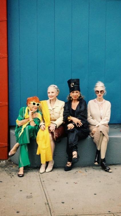 Arya_Zimpson's tweet photo. Yo y @SraBeca @manirras  @malenys 
en algunos años. http://t.co/XF7J60tgGE