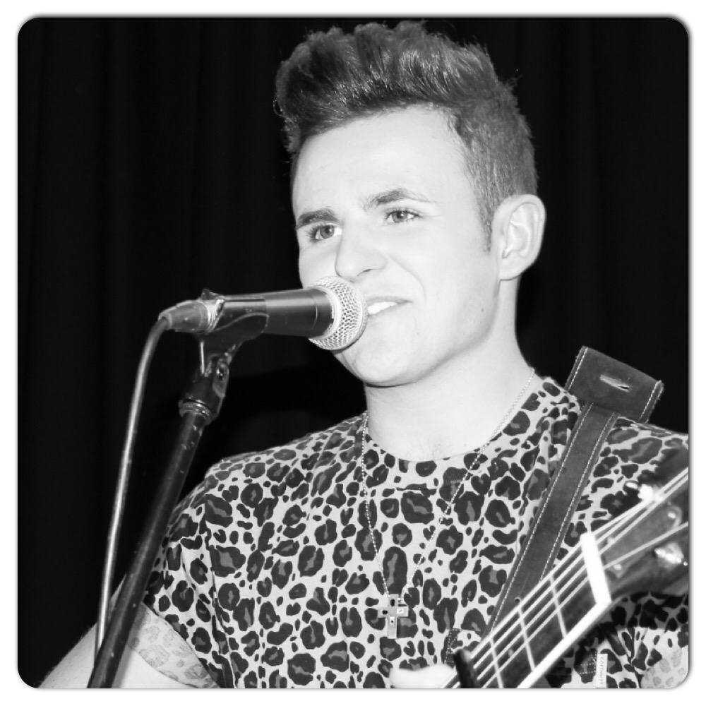 IClippedYou1st's tweet photo. Fav if u like this photo by @LorenbethPhotog from my @themet gig:) http://t.co/sWerO1KOJw