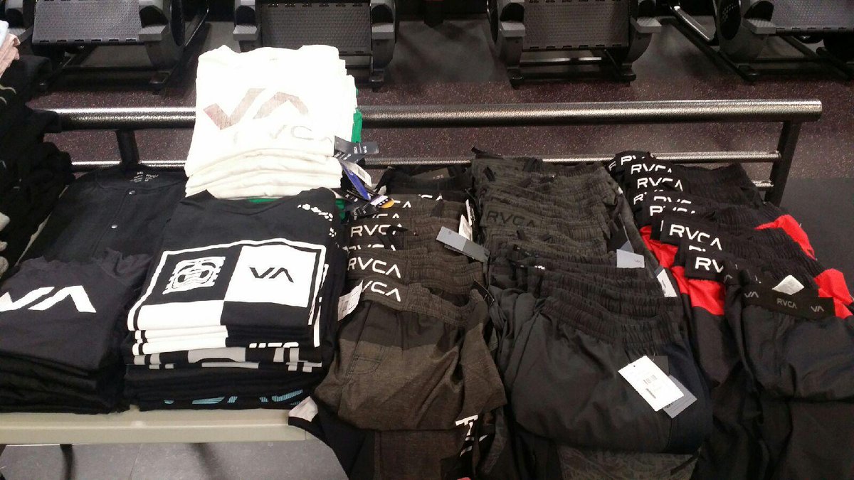 UFCGymSunnyvale's tweet photo. #WhenIJoinedTwitter RVCA Gear wasn't 40% Off!!!  8 DAYS LEFT to get RVCA Gear before it's all gone! http://t.co/rBr6IkPYpm