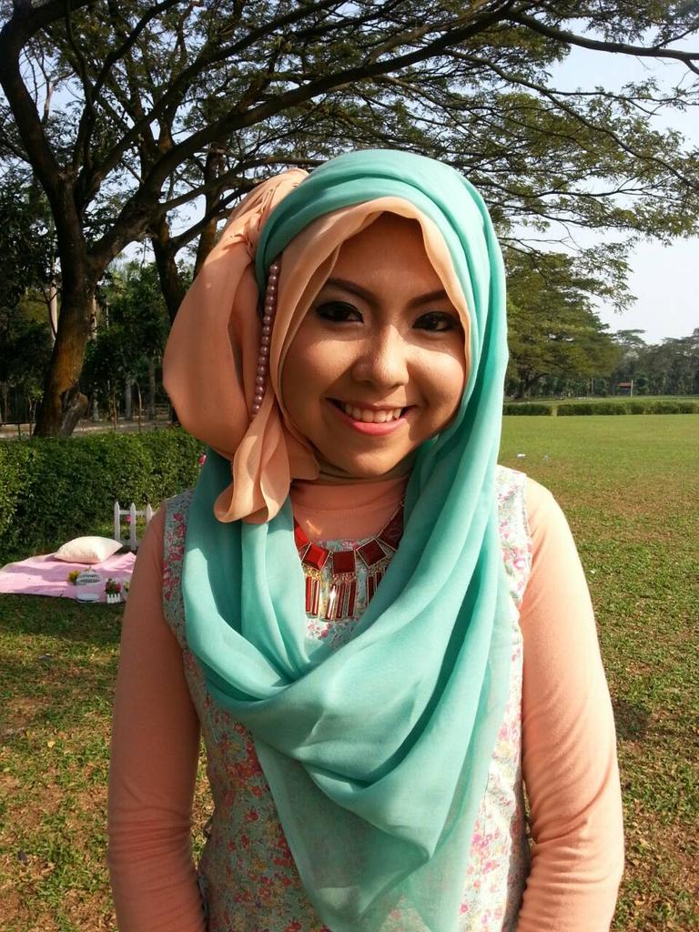 vani_embem's tweet photo. Fresh with Mint and Peach ^^ #HijabStyleMolto @BuMolto http://t.co/rr90suSJz9