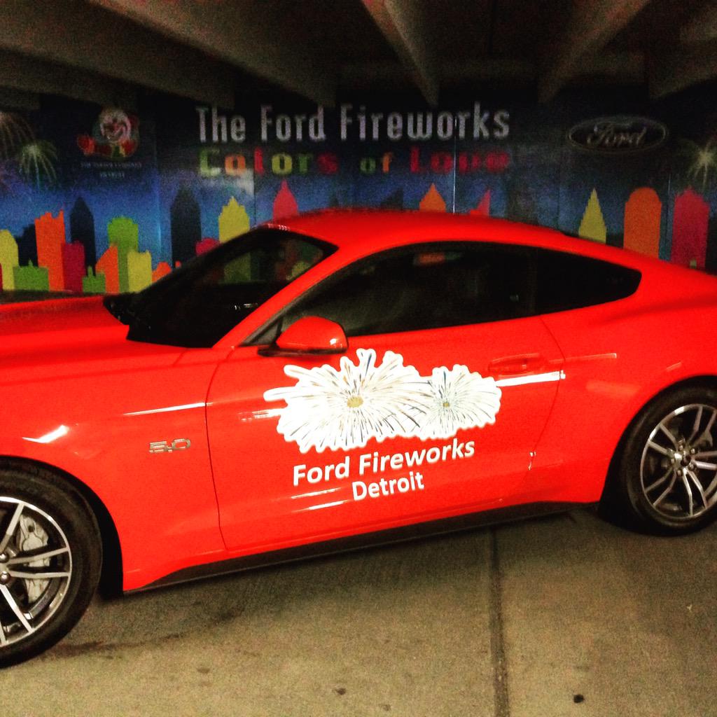valerierichards's tweet photo. Rooftop Party time! #FordFireworks @Ford #detroit http://t.co/ub9lrv9Dwk