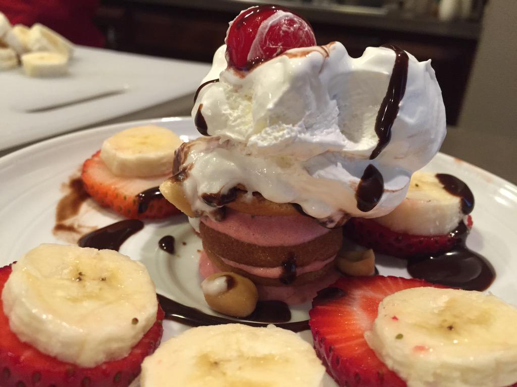 alexisgracehigg's tweet photo. My fabulous strawberry mousse wafers dessert with bananas and strawberries- for Fathers Day! Yum http://t.co/HaIsf7e945