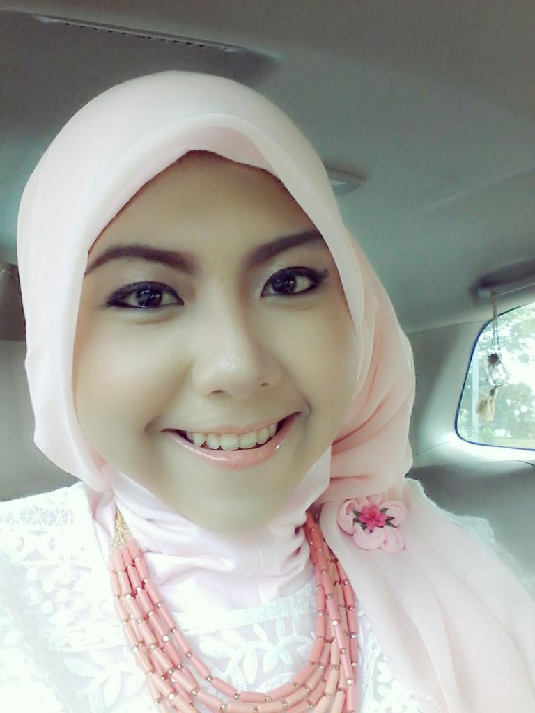 vani_embem's tweet photo. Pastel, I'm Ready for Hangout ^^ #HijabStyleMolto @BuMolto http://t.co/VMgpxSh9xg