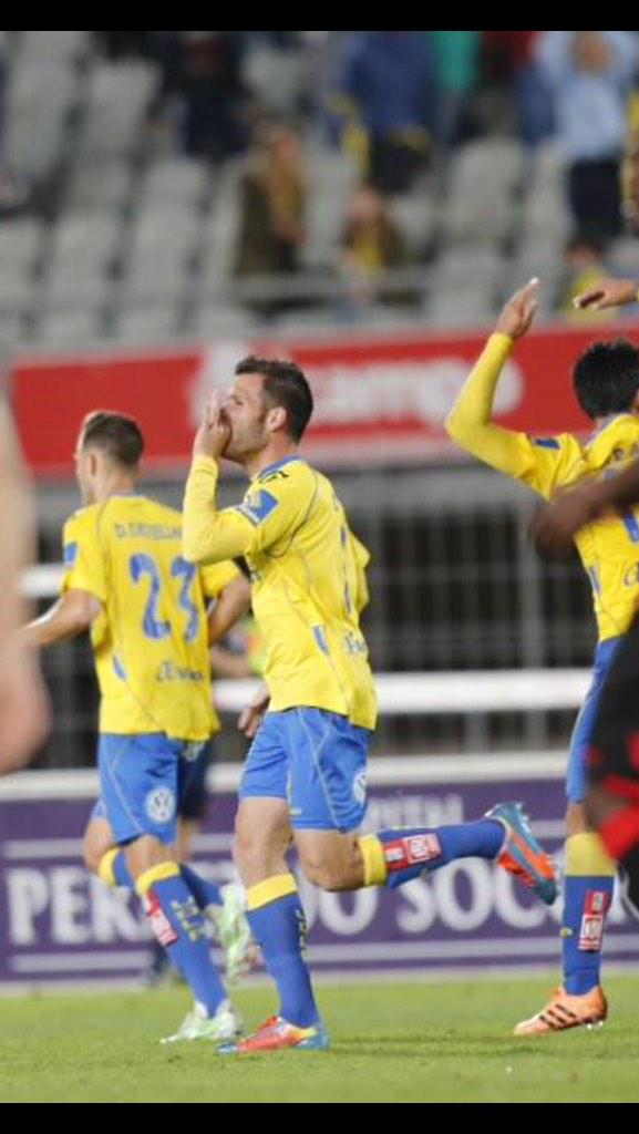 elchiringuitotv's tweet photo. A las 00:05 sabrás cómo vivió Las Palmas el ASCENSO. ¡Se viene @Alfredo_Ortuno a #ElChiringuitoDeNeox! http://t.co/jLNQf8oq3F