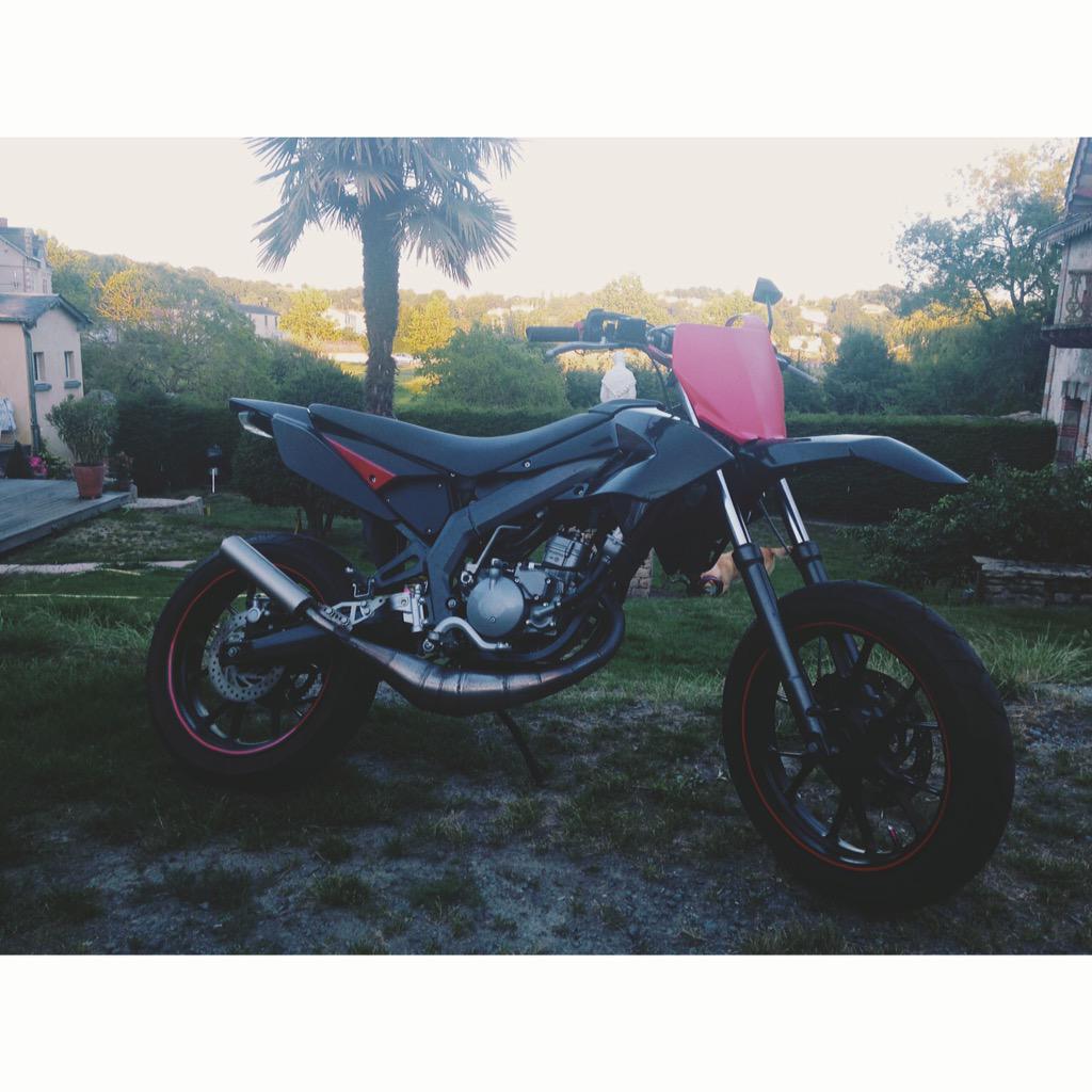 thibault85290's tweet photo. My derbi #50cc #ride #derbi #bidalot #wheels #cross #moto #supermoto #red #black #conti #most #YZF #tunR http://t.co/WOQ0a5hybQ