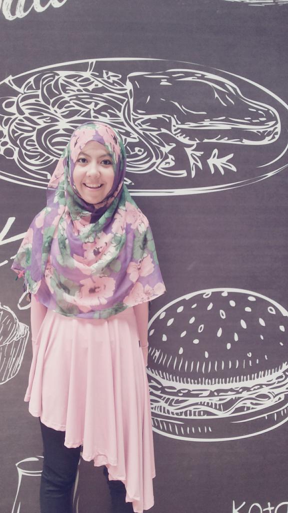vani_embem's tweet photo. My style with Hijab Syar'i ^^ #HijabStyleMolto @BuMolto http://t.co/VRrGtevUlR