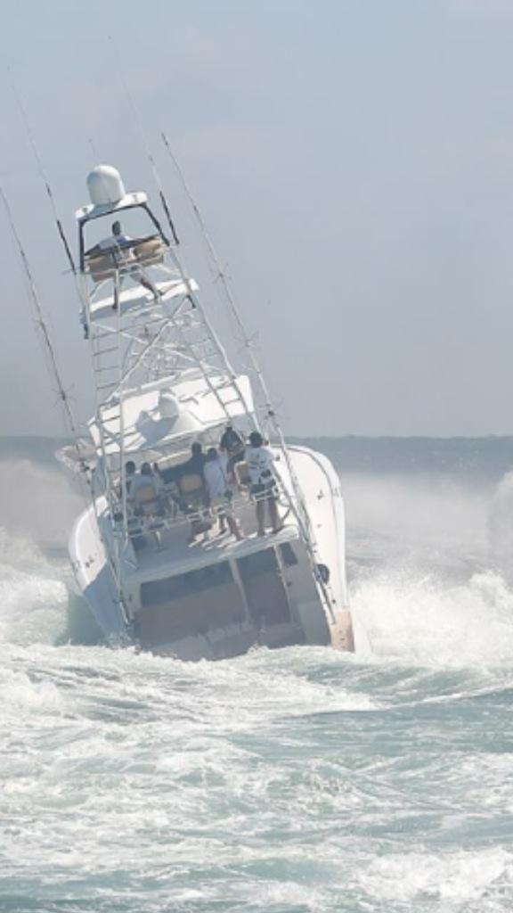 captmohands's tweet photo. Whoo Dat ECBC shotgun start. 80 boats in destin pass. Talk about madness. #jbbw #jarrettbay @JarrettBay http://t.co/3JaRjUHYoc