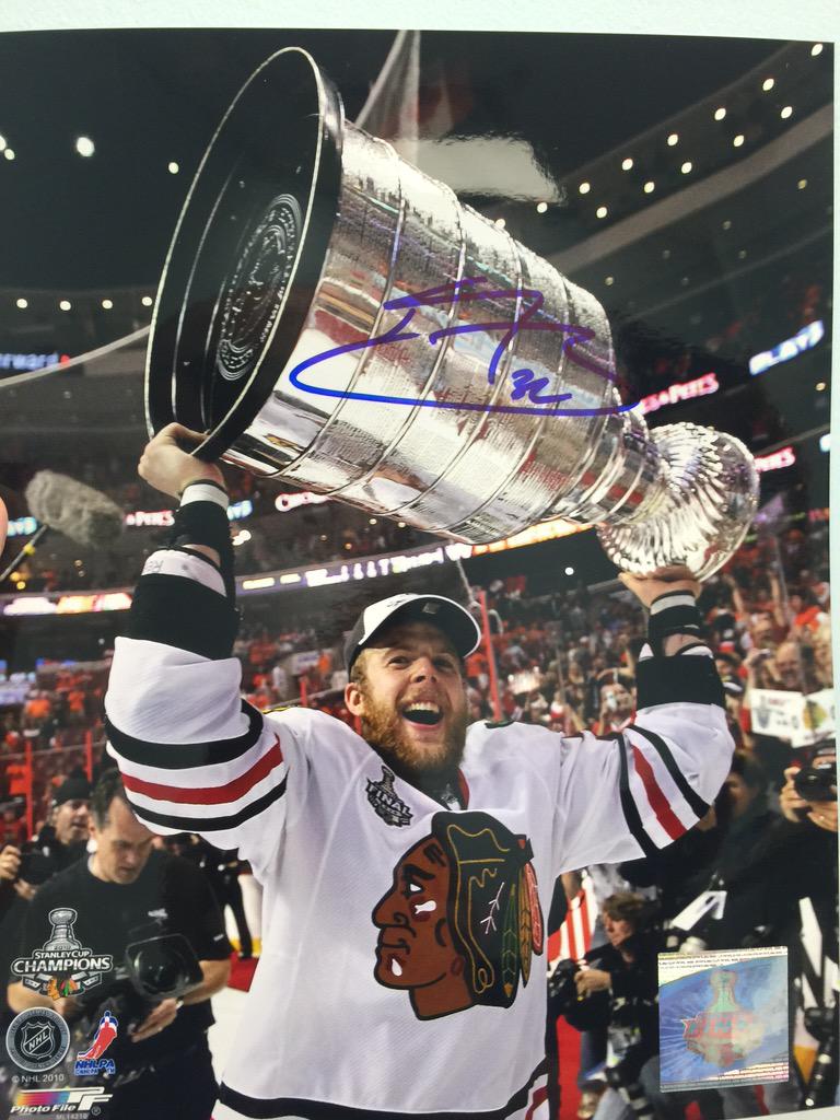 ajsports_ca's tweet photo. Thursday we'll giveaway this #Blackhawks #StanleyCup Kris Versteeg Auto Photo Follow&amp;RT to b entered #ajsgiveawayaday http://t.co/P0LPqsFr2n