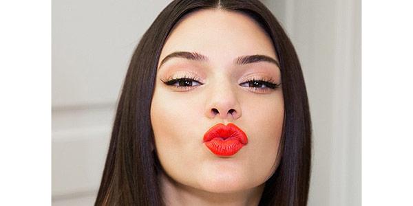 people's tweet photo. .@KendallJenner has her own @EsteeLauder lipstick shade (what? You don't?) http://t.co/FP5DFZSdUD #Restess http://t.co/L25NLszBXK