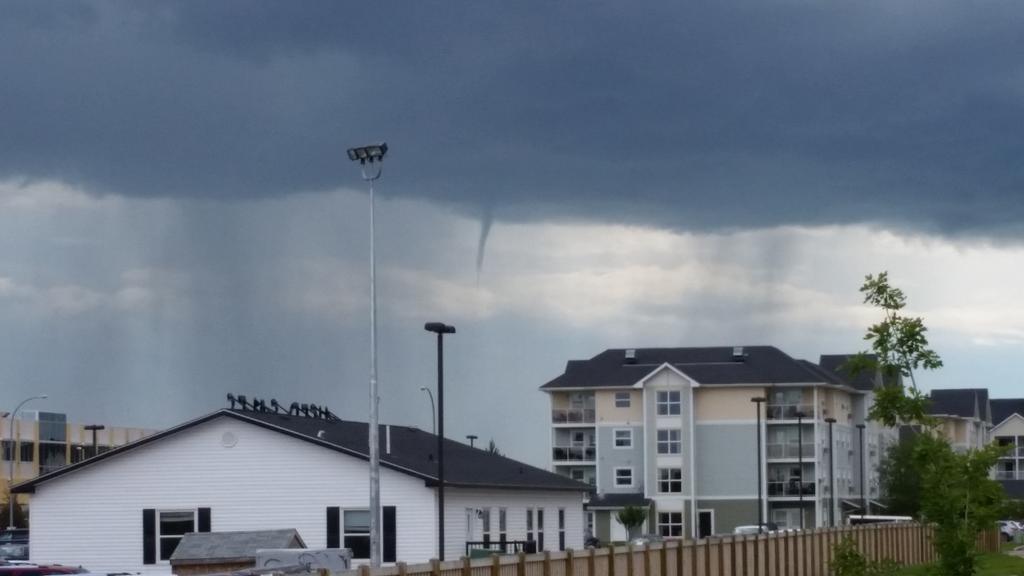 1047theGOAT's tweet photo. Funnel cloud to west of Grande Prairie #gpab http://t.co/TSmqLsPmIl