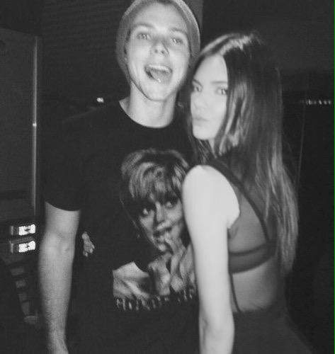 Hey, new account but not new to rp/fl a rt would be nice, thank you