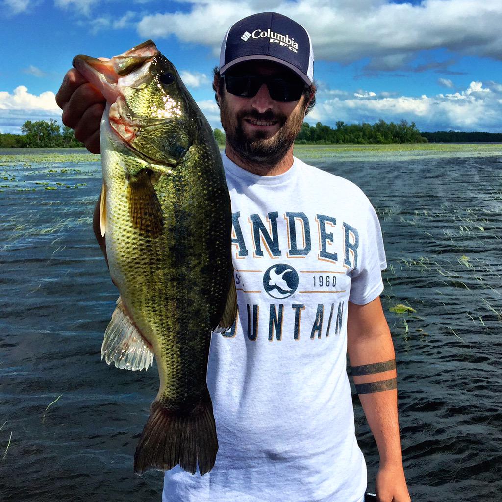 JHillFishing's tweet photo. Last day here in Grand Rapids, Minnesota! Caught some good Largemouth and proposed to my girl!! #Engaged2015 #Buckets http://t.co/OaE5m2baMH