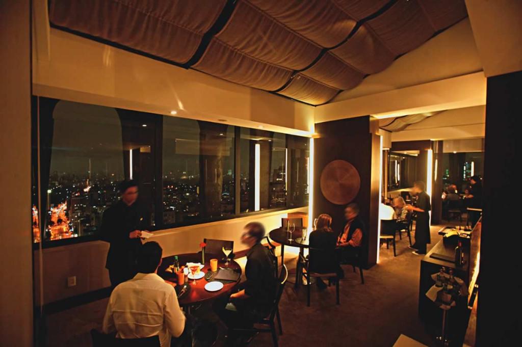 VejaSP's tweet photo. Restaurante na Alameda Santos oferece, além de uma vista encantadora, um menu tailandês -> http://t.co/3YtVc9uV7D http://t.co/Oe35g27V7L