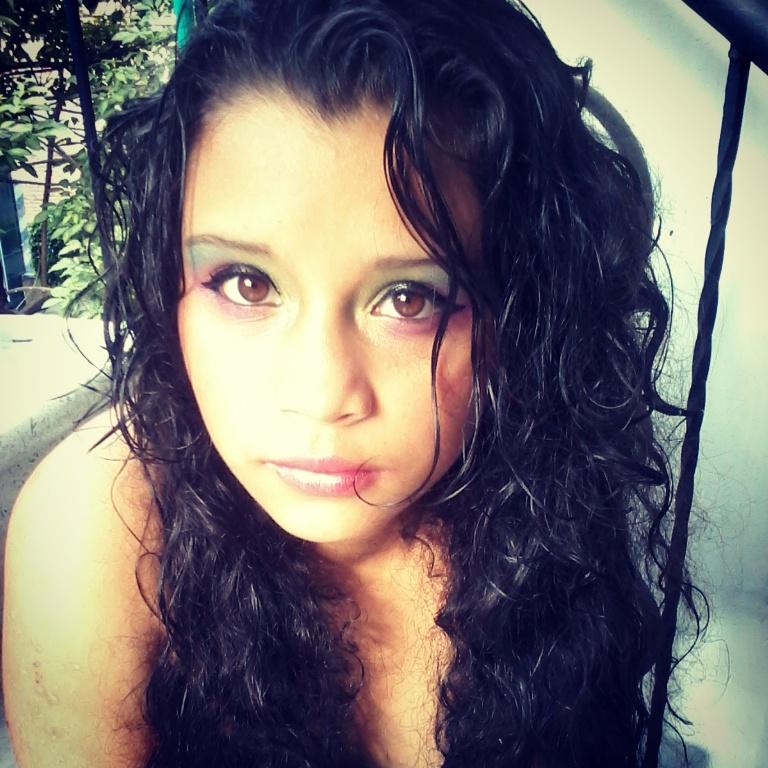 Marcela_NS0's tweet photo. tarde de improvisacion  prueba de maquillaje y vestuario 
Modelo : angela N
Fotogtafa y maquilladora : marcela nagles http://t.co/hhweeUI8dZ