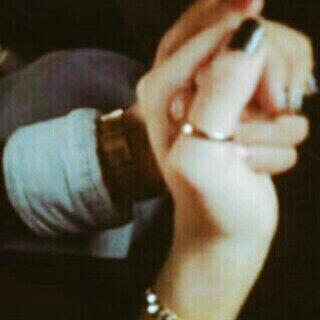 هي عظيمه لانها تقدر تبعدني عن كل هالعالم وتخليني اكتفي فيها وبكلامها.