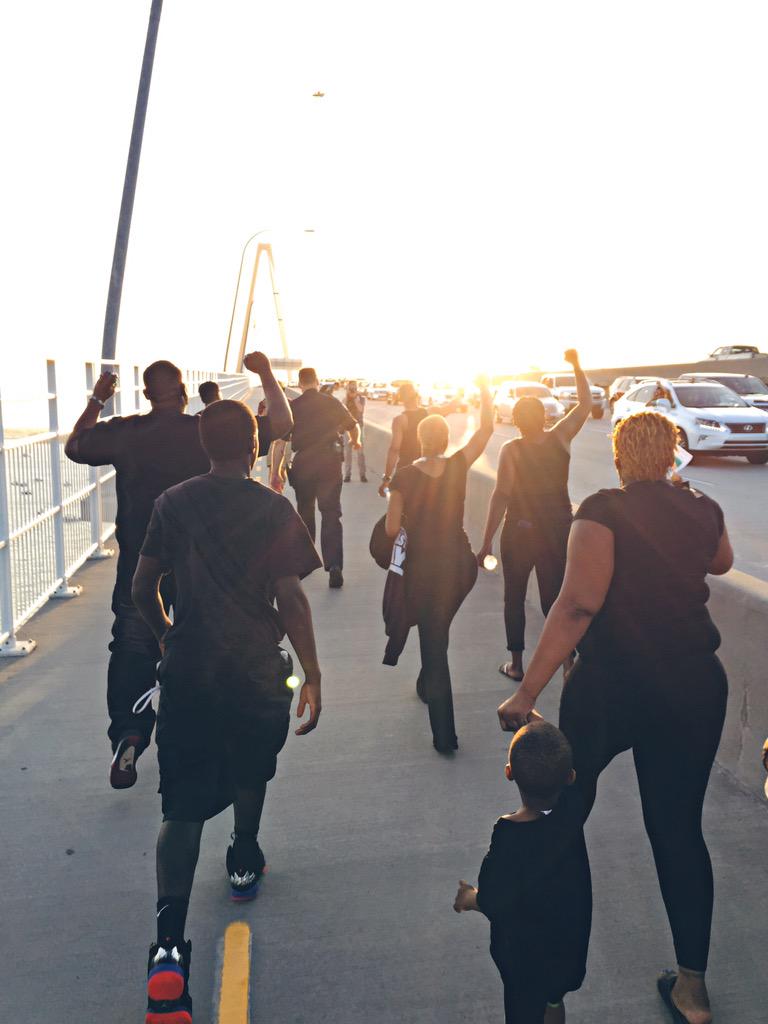 Bear_Caldwell's tweet image. Still in awe of #Charleston unity. Captured this during #CharlestonUnityChain @WCBD @postandcourier #CharlestonStrong