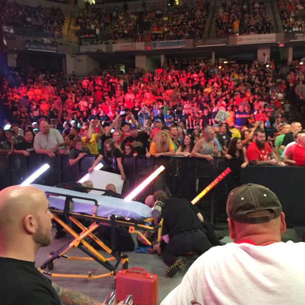 Jamie Noble blessé (peut être très sérieux) [spoiler de RAW] CIJ6wGVWcAAXAp5